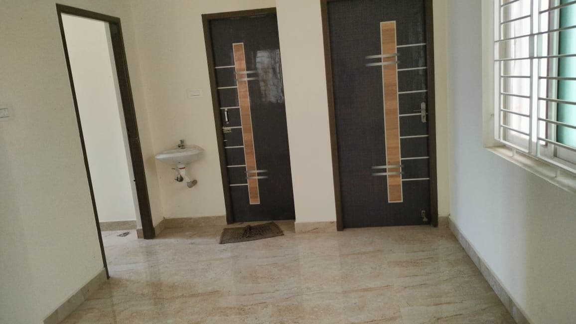 Ready-to-Occupy Flats in Venkatesh Nagar, saligramam - Image 3