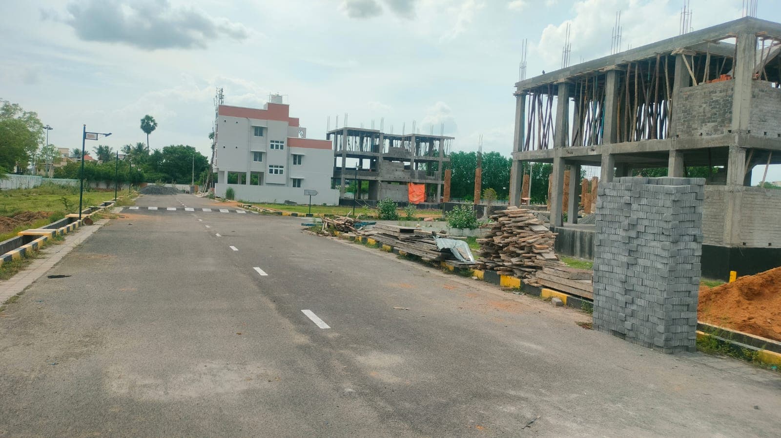 RESIDENTIAL PLOTS AT MAHINDRA WORLD CITY - Image 5