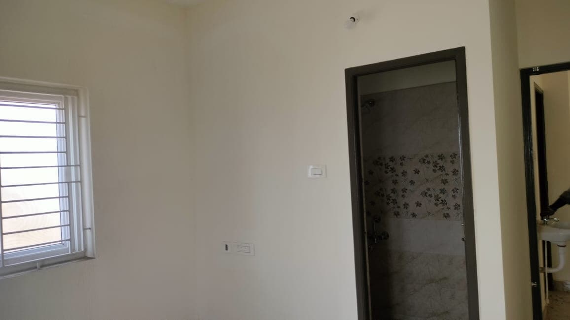 Ready-to-Occupy Flats in Venkatesh Nagar, saligramam - Image 4